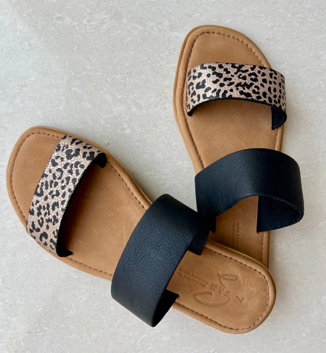 Ambi - Silver Leopard & Black